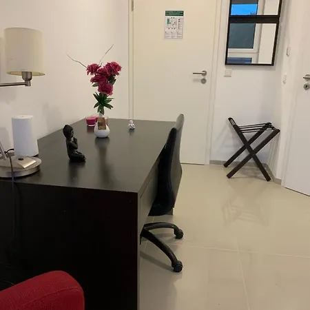 Apartment Lovely Studio West 12
